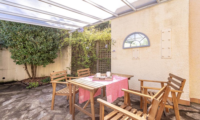 Ceret Apartment | ‘Côté Jardin’ flat with views, terrace and garden, 2 minutes from the centre of Céret