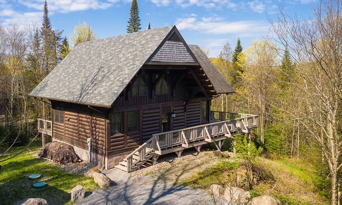 Lac-Superieur Ski Chalet | Cote Nord Chalet Jolene 5 bedroom spanCITQ 261446
