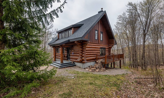 Lac Superieur Village Ski Chalet | Cote Nord Tremblant Scandinavian Log cabin, hot tub, pool, tennis, nCITQ 234533