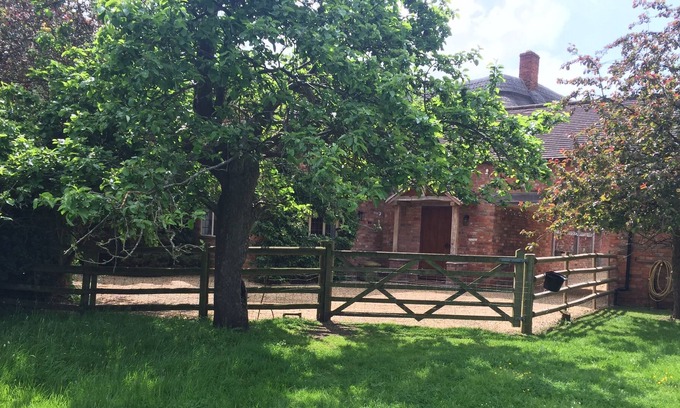 Wimpstone House | Cotswolds heaven, feed the alpacas and relax in luxury cottage with hot tub