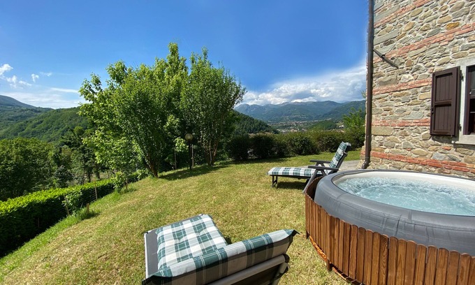 Castelnuovo di Garfagnana House | Cottage House "Il Palazzetto" - Country villa with jacuzzi