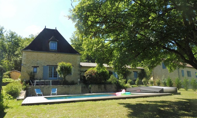Sainte-Alvere-Saint-Laurent-les-Batons House | Cottage on the farm