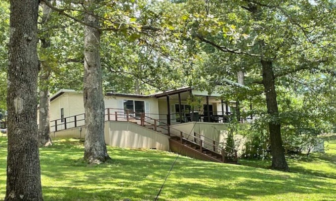 Almo Cabin | Cottage 11 · Lakeview home on Kentucky Lake - Sleeps 12 - Pet Friendly!
