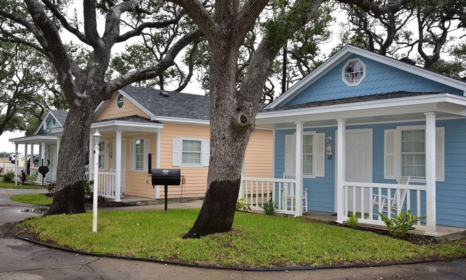 Fulton House | Cottage 13 at D&R Pelican Bay Resort