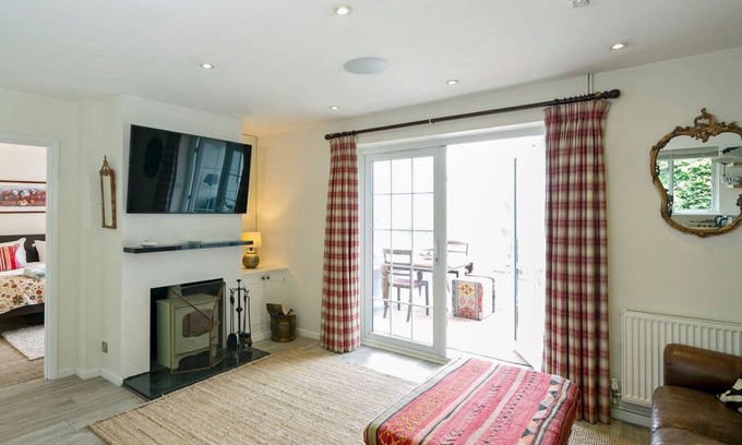 Chilworth Cottage | Cottage ∙ 2 bedrooms ∙ 4 guests