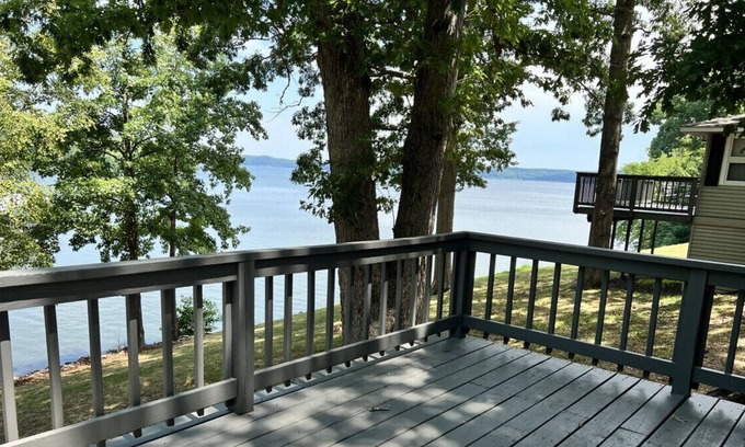 Almo Cabin | Cottage 2 · Lakefront Cottage on Kentucky Lake - Sleeps 6 - Pet Friendly!