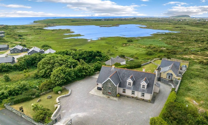 Ballyconneely Cottage | Cottage 206 - Ballyconneely - sleeps 18 guests in 8 bedrooms