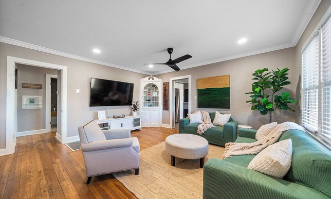 Hot Springs Cottage | Cottage 300 yards to Oaklawn Casino!nn