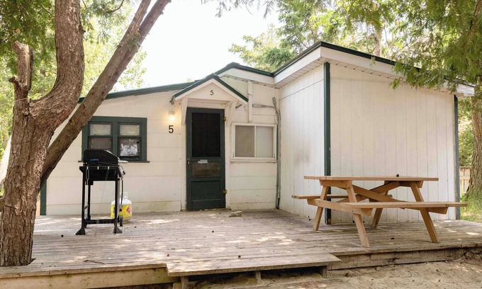 Sauble Beach Cottage | Cottage #5 - Sauble Beach Front