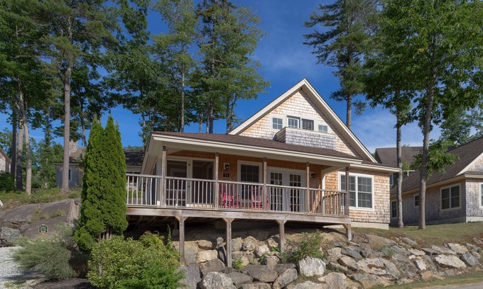 Edgecomb House | Cottage 56 is a beautiful modern property with direct views of Sheepscot River.