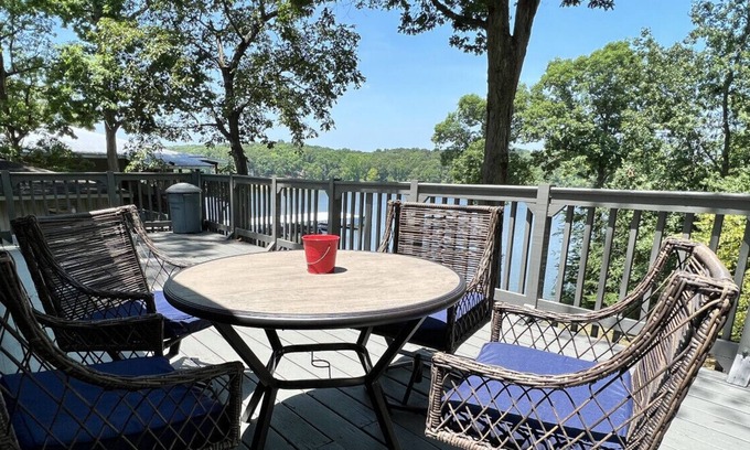 Almo Cabin | Cottage 6 - Lakefront Cottage on Kentucky Lake - Sleeps 8 - Pet Friendly!