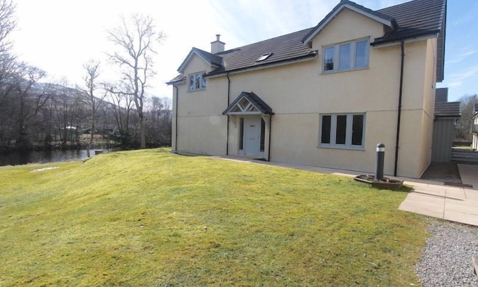 Fort Augustus Cottage | Cottage 7 Highland Club Pet Friendly