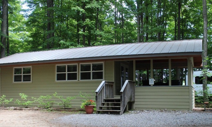 Empire RV Rental | Cottage 8 sleeps 4 people