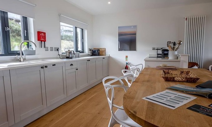 Pistyll Apartment | Cottage and parking