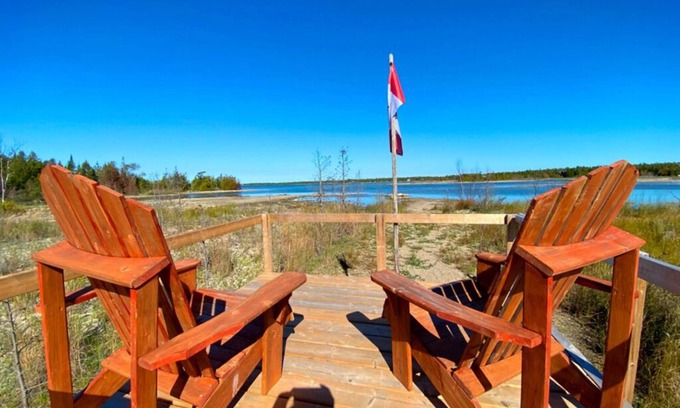 Northern Bruce Peninsula Cottage | Cottage at Bruce Peninsula National Park and Lake Huron to live with the nature