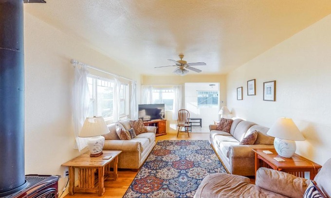 Newport House | Cottage at Nye Beach