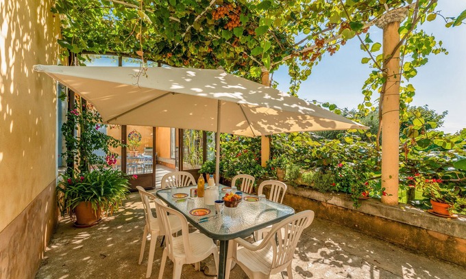 Pont-Saint-Esprit Cottage | Cottage 'Atelier De Fernand - Mas Des Iles' with Private Terrace, Shared Garden and Wi-Fi