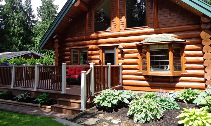 Swansea Point House | Cottage by the lake