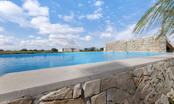 Palmela Cottage | Cottage 'Casa Verdelho' with Shared Pool, Shared Terrace and Air Conditioning