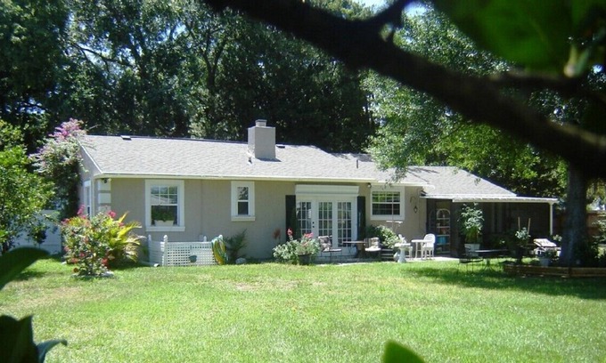 Titusville House | Cottage close to Kennedy Space Center and Playa Linda Beach