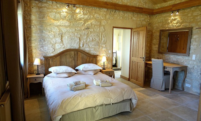 Saussignac House | Cottage de Luxe 2 a 3 Personnes - vue Imprenable et Piscine sur Place Ferme bio