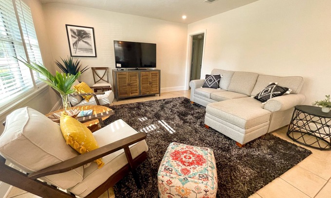 Pensacola Cottage | Cottage Del Mar - Min's from the Beach & Downtown wedding venues!