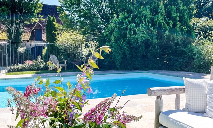 Tourtoirac House | Cottage 'Domaine De Pragelier, Le Magnolia' with Shared Pool, Private Garden and Wi-Fi