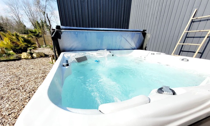 Saint-Jean-de-Monts Ski Chalet | Cottage Enjoy - SPA Privatif