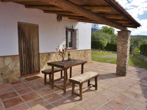 Antequera House | Cottage with Pool Views