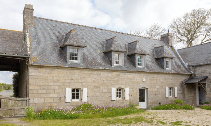 Plobannalec-Lesconil House | Cottage 'Ferme Kerlan Plage 5min En Voiture' with Private Garden
