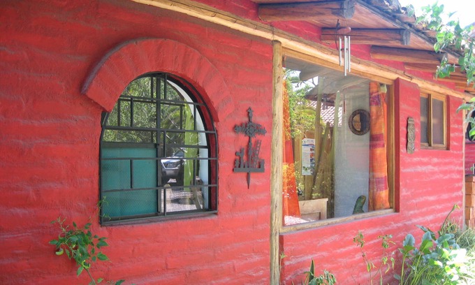 Pifo Cabin | Cottage for 4 people in large garden with patio and parking