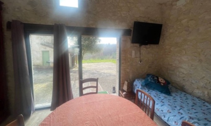 Saint-Amans-de-Pellagal Cottage | Cottage 'Chez Mémé Coucou 1 Chambre Dortoir' with Shared Terrace, Garden and Wi-Fi