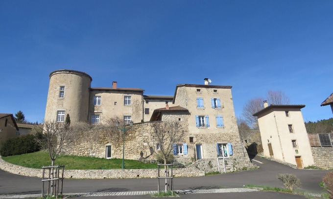 Saint-Bonnet-le-Chastel Other | COTTAGE 6 pers. in a Castle, Auvergne Rhône Alpes, Nature, Mountain Biking, Hiking