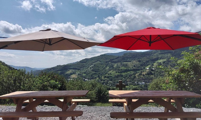 Saint-Jacques-des-Blats Cottage | Cottage 4-6 people 150m² in a quiet area in the mountains, 13min from the slopes.