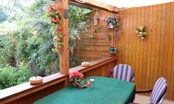 Krakow am See Apartment | Cottage garden view