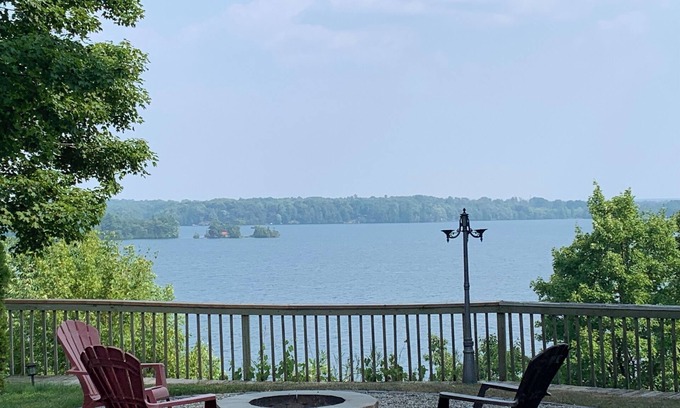 Rideau Lakes Cottage | Cottage Getaway overlooking the Lake
