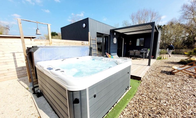 Saint-Jean-de-Monts Ski Chalet | Cottage Happy - SPA Privatif