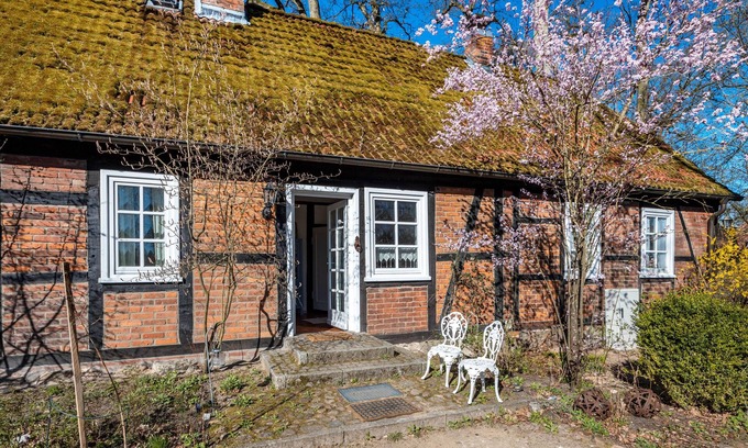 Eimke Cottage | Cottage 'Heidehygge - Mit Wald' with Private Terrace, Private Garden and Wi-Fi