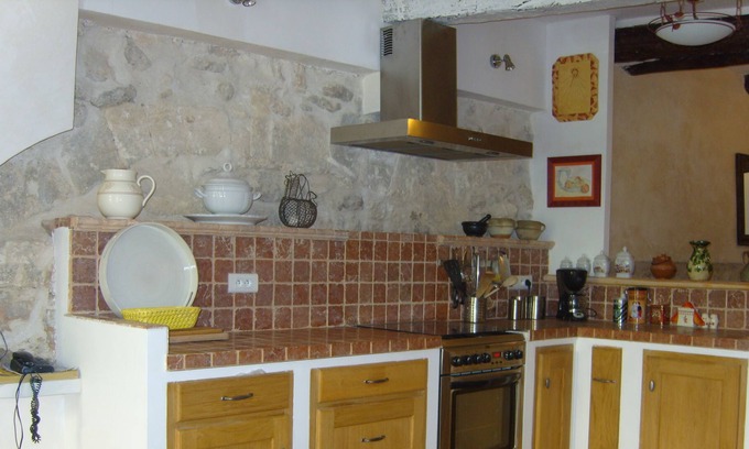 Reillanne House | Cottage in an old village house in Reillanne village park Luberon