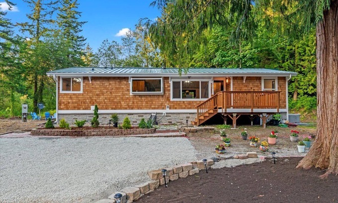 Camano Island Cottage | Cottage in Camano Island w/hot tub & large deck -7 min the Cama Beach State Park