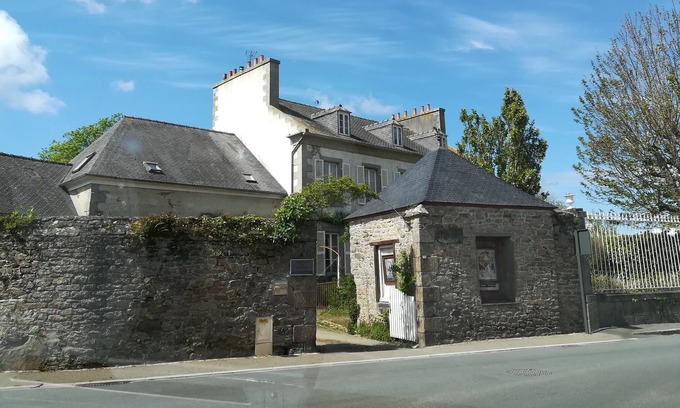 Ploudalmezeau House | Cottage in character house in the city center