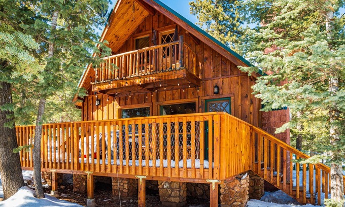 Meadow View Heights Cabin | Cottage in Duck Creek Village! 3 bedrooms near Zion , Bryce Canyon & Brian Head