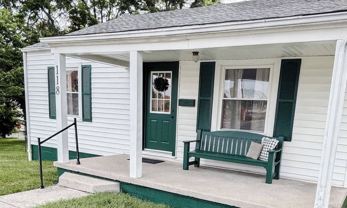 Georgetown Cottage | Cottage In Downtown Georgetown Within Walking Distance Of Shops and Restaurants