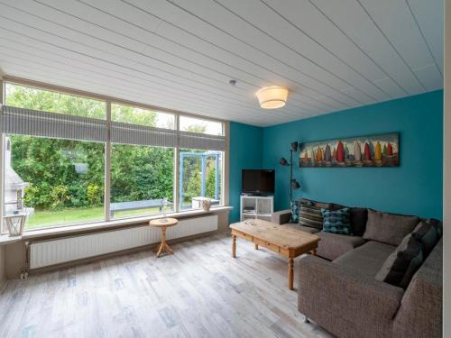 Sint Maartensvlotbrug House | Cottage in Netherlands with Garden & BBQ