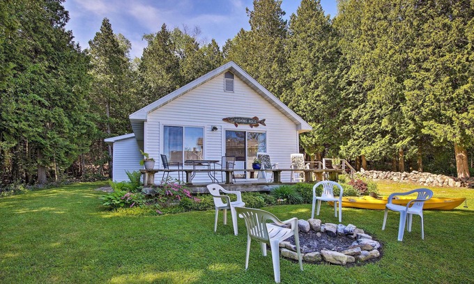 Rowleys Bay Cottage | Cottage in Roweleys Bay w/Deck & Fall Colors!