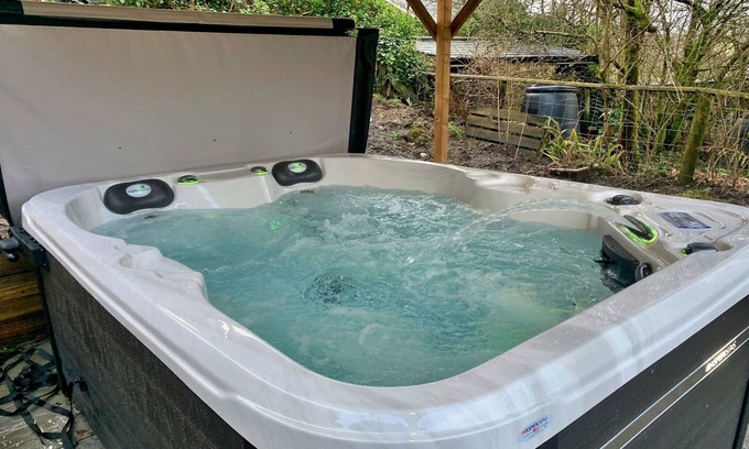 Dolwyddelan Cottage | Cottage in Snowdonia with Private Hot Tub