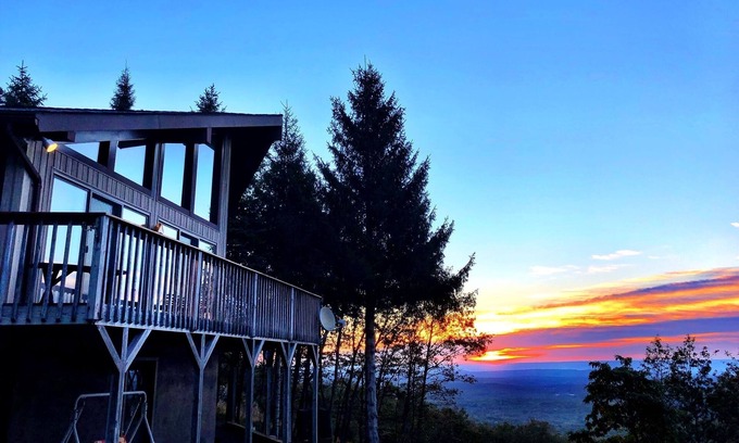Effort Ski Chalet | Cottage in the sky in the heart of the Poconos