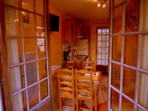Brou-sur-Chantereine House | Cottage in Vaires-sur-Marne near Forest & Lake