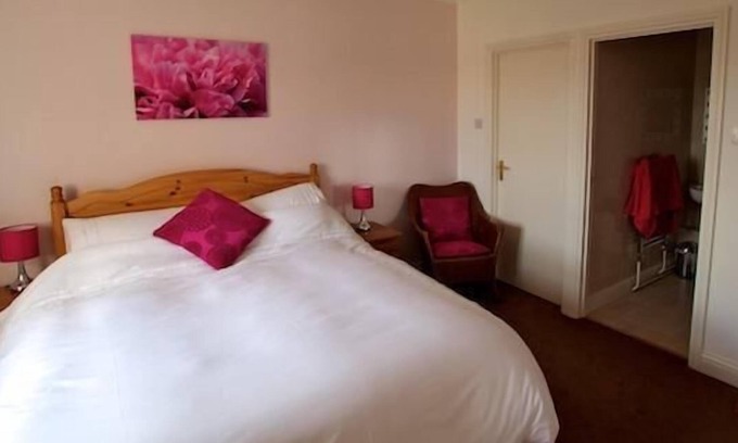 Wyke Regis Cottage | Cottage Jurassic Holiday Home at Jurassic Apartments