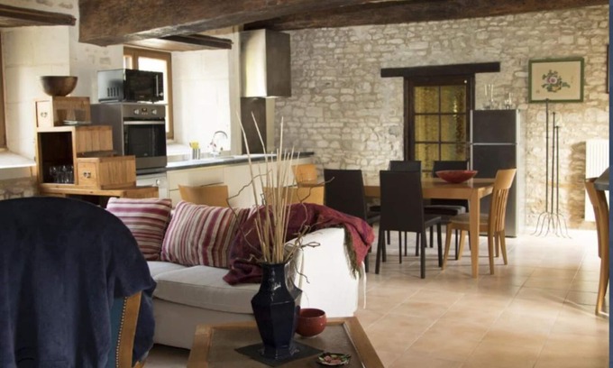Pouant House | cottage La Motte in the countryside, fowl Vienne futuroscope country